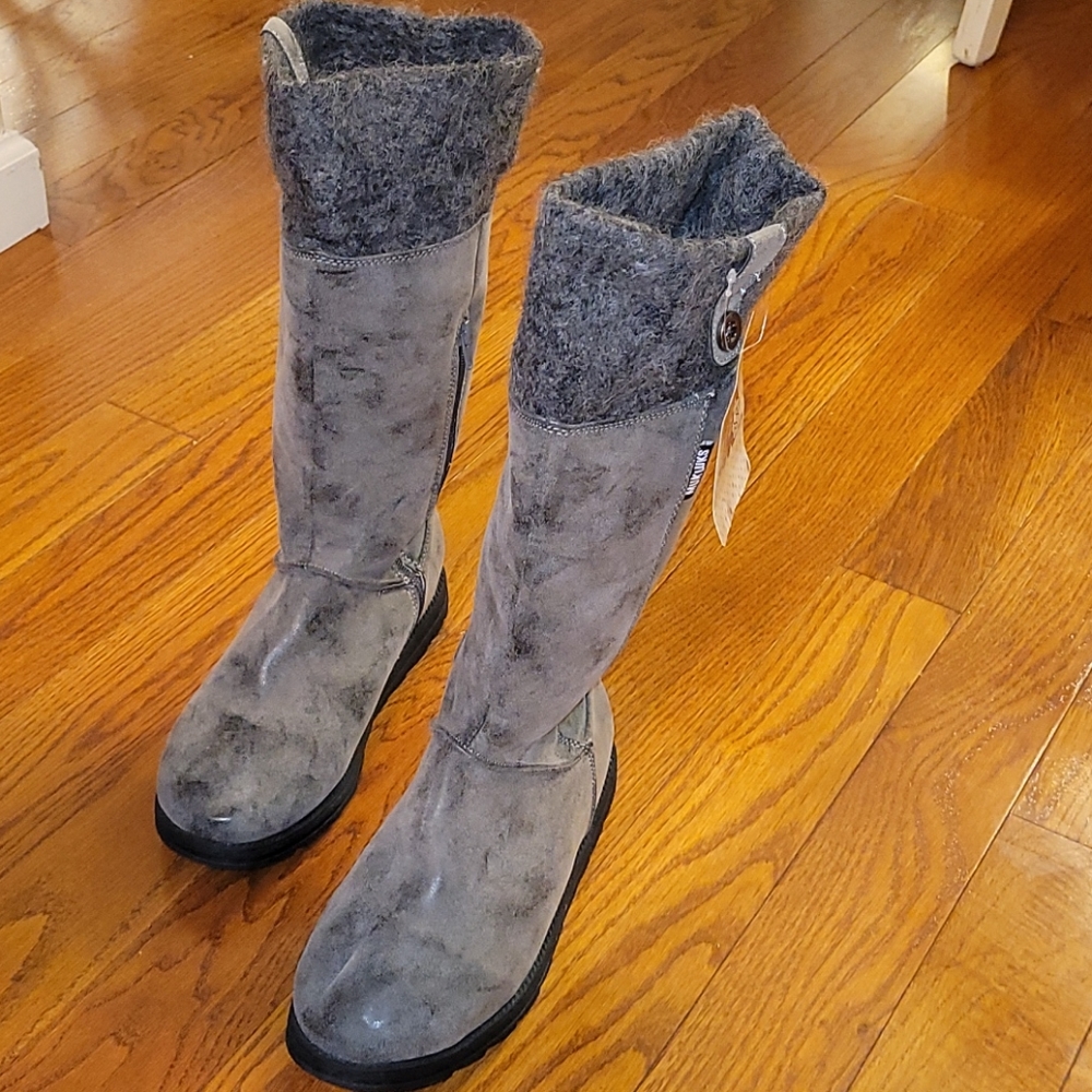 NWT | MukLuks Boots